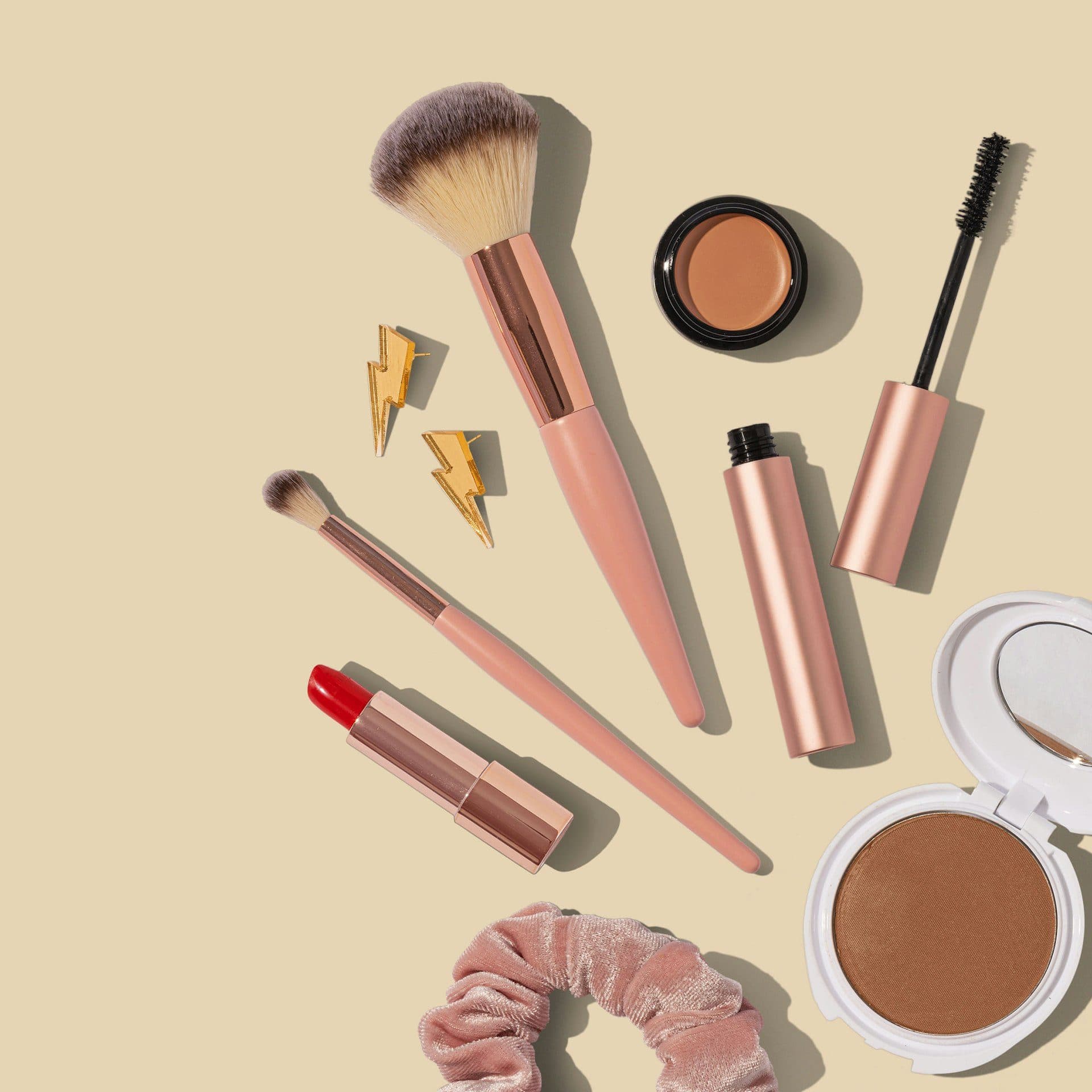 Fragrâncias e perfumes em composição elegante